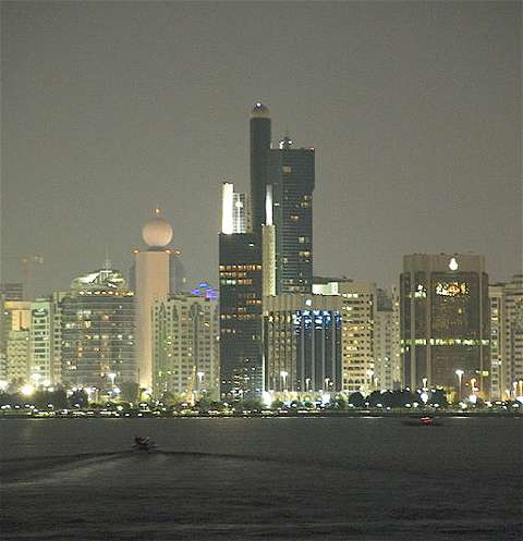 800px-abu_dhabi_corniche_mall.jpg