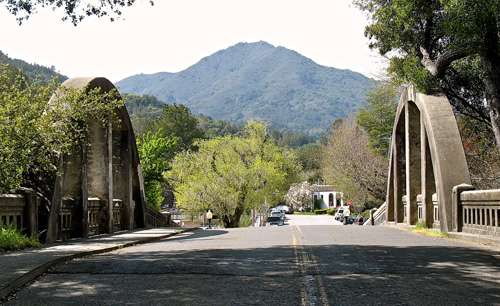 Alexander-Acacia_Bridge_Alexander_Ave_&_Acacia_Ave_Larkspur_CA_3-21-2010_1-20-18_PM